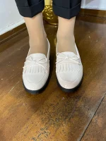 88903 Loafers γυναικείο λουστρίνι σε χρώματα μπεζ και μαύρο - Image 3