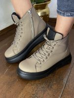 23849 - Ανατομικά δερμάτινα μποτάκια από γνήσιο και μαλακό δέρμα σε χρώμα πούρο.