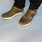 21332 Ανδρικά παπούτσια Boxer σε χρώμα ταμπά με άσπρη σόλα. - Image 2