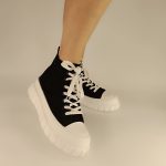 528 Μαύρο δίπατο sneaker μποτάκι με λευκό πάτο.