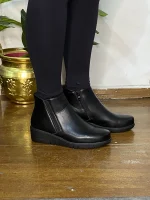 001 Μαύρο μποτάκι με φερμουάρ στο πλάι - Image 2