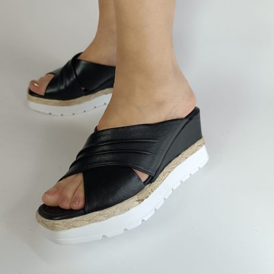 543  παντόφλα δερμάτινη  πλατφόρμα σε μαυρο χρώμα