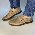 605 Δερμάτινο παντοφλέ σε μπέζ  χρώμα