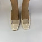 A328 Γοβα σε μπεζ λουσρίν με αγκράφα - Image 6