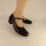 25-95 Γυναικέιo Μαύρo ανατομικό παπούτσι με τακούνι.