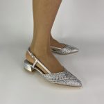 2829 Γυναικείο πέδιλο με χαμηλό, τετράγωνο τακούνι.