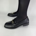 19-1 Μαύρο Loafer με χρυσή λεπτομέρεια στο πάνω μέρος.