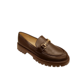 Q5-6 καφέ Loafer με χρυσή λεπτομέρεια στο πάνω μέρος.